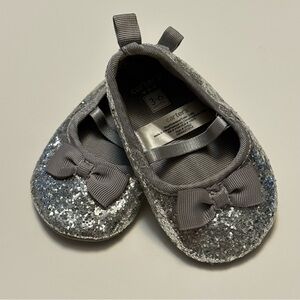 💚 Carter's Glittery Gray Bow Dress Shoes